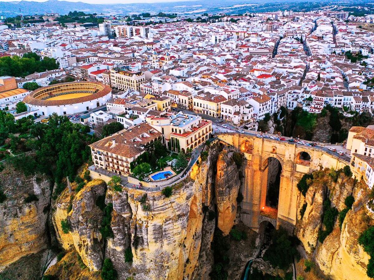 ΜΑΔΡΙΤΗ ΑΝΔΑΛΟΥΣΙΑ