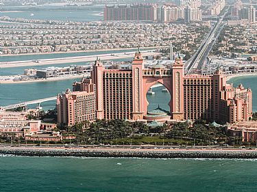 ΝΤΟΥΜΠΑΙ ΚΑΙ ΣΑΦΑΡΙ ΣΤΗΝ ΕΡΗΜΟ - ΑΜΠΟΥ ΝΤΑΜΠΙ