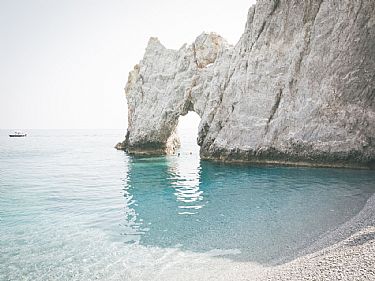 ΑΠΟ ΤΟ ΒΟΥΝΟ ΤΩΝ ΚΕΝΤΑΥΡΩΝ ΣΤΟ ΝΗΣΙ ΤΟΥ ΠΑΠΑΔΙΑΜΑΝΤΗ