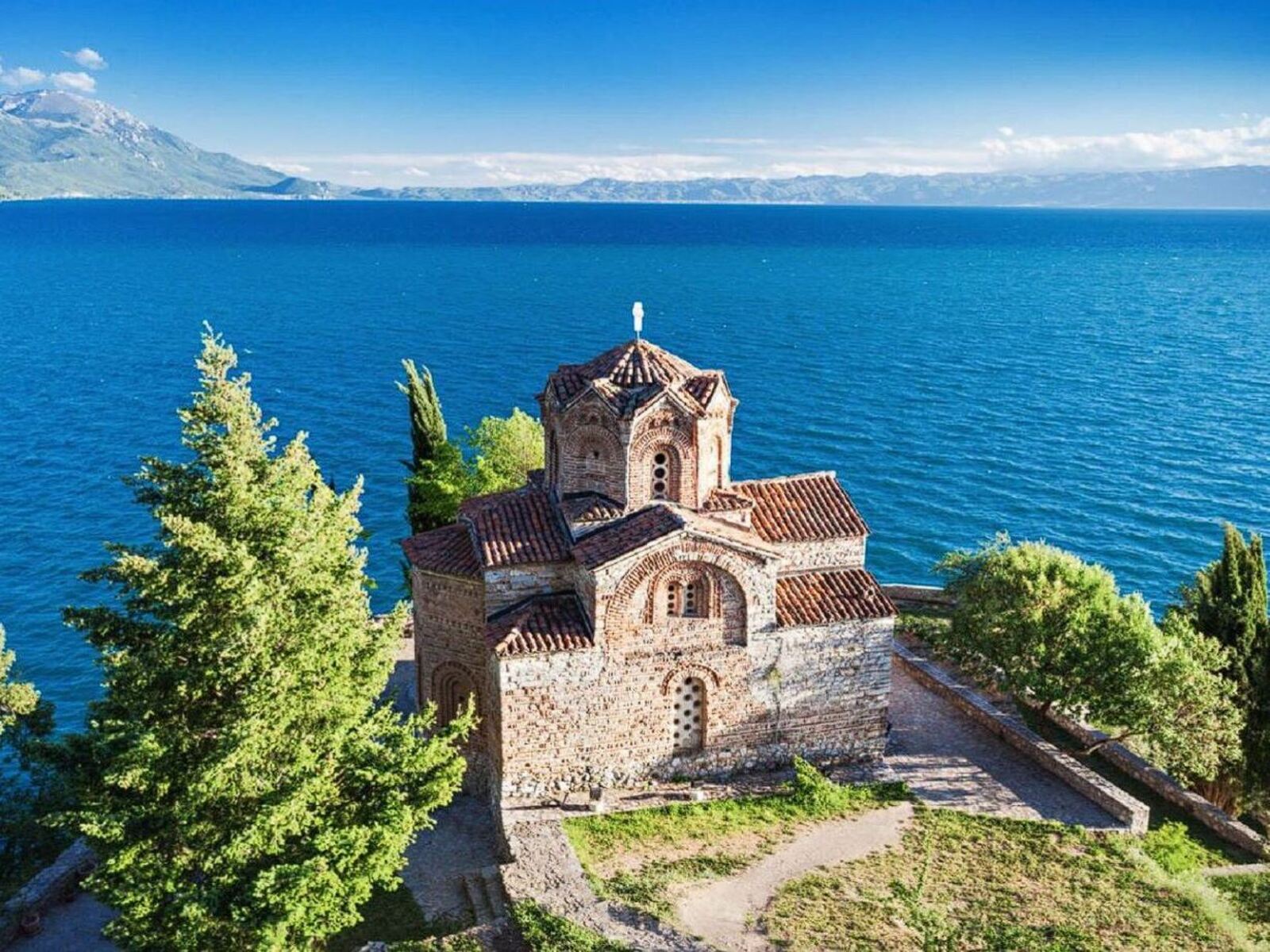ΣΤΗ ΛΙΜΝΗ ΤΗΣ ΟΧΡΙΔΑΣ